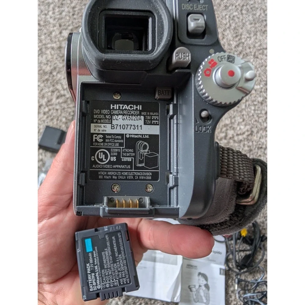Hitachi DZ-GX5020A DVD Camcorder with 30x Optical Zoom Bundle With Box